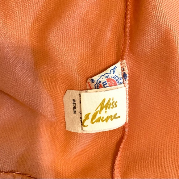 Vintage 1970s Miss Elaine Coral Nightgown and Robe Set - Picture 13 of 16